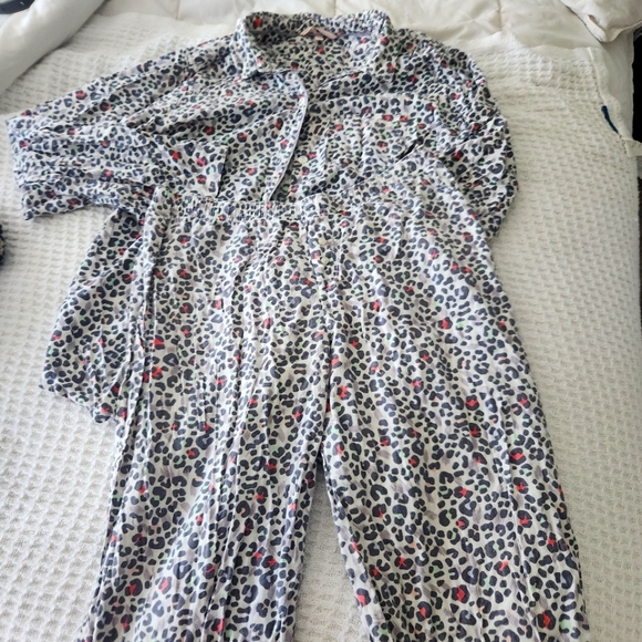 Victoria's Secret Other - Victoria's Secret pajama set